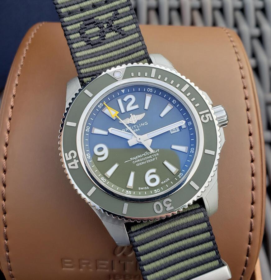 Swiss replica watches are tasteful with khaki green color.