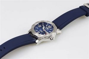 The comfortable copy Breitling Colt A7438710 watches have blue rubber straps.