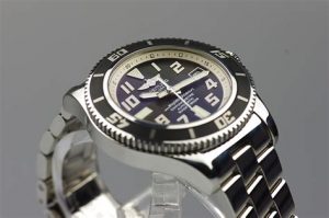 The 42 mm replica Breitling Superocean A1736402 watches have black dials.