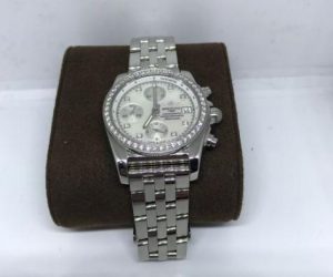 The 38 mm replica Breitling Chronomat 38 A1331053 watches have white dials.