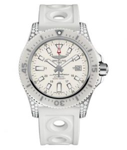 The stainless steel fake Breitling Superocean Y1739367 watches have white rubber straps.