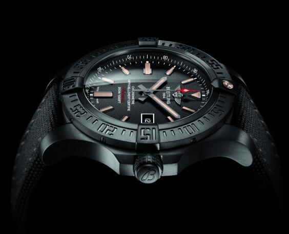 The overall design of this timepiece sports a distinctive look of military style.