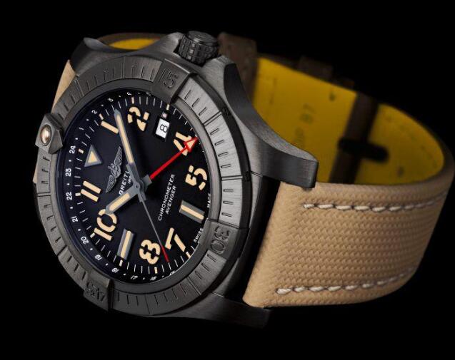 The timepiece offers great readability with the strong luminescence.