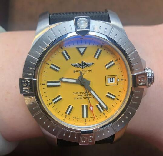 The 43 mm Breitling with yellow dial looks brilliant and eye-catching.