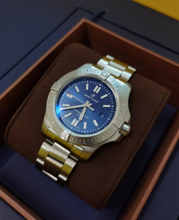 Replica watches for sale are waterproof to 200 meters.